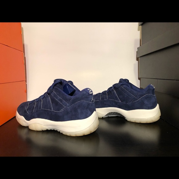 Jordan 11 Low Jeter - Picture 7 of 8